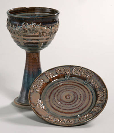 Picture of Crown of Thorns Rosé Porcelain Chalice & Paten Set